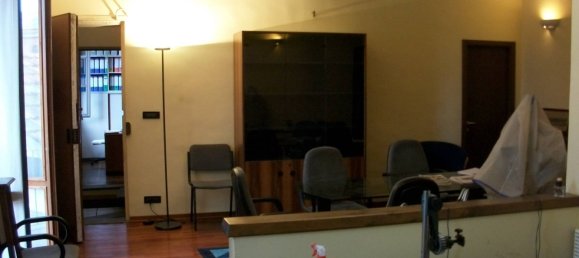 4 bedrooms Apartment in Turin, Italy No. 207148 2