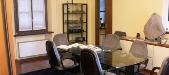 4 bedrooms Apartment in Turin, Italy No. 207148 8