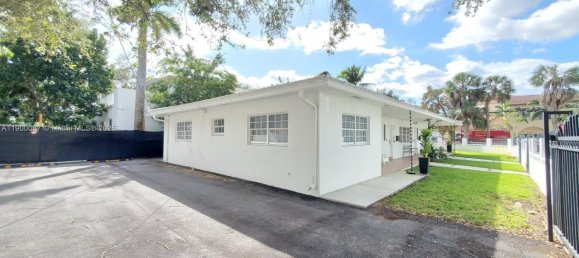 3 Schlafzimmer Villa in Miami, USA, Nr. 615809 25