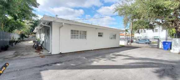 3 Schlafzimmer Villa in Miami, USA, Nr. 615809 24