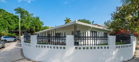 3 Schlafzimmer Villa in Miami, USA, Nr. 615809 23