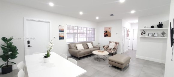 3 Schlafzimmer Villa in Miami, USA, Nr. 615809 2