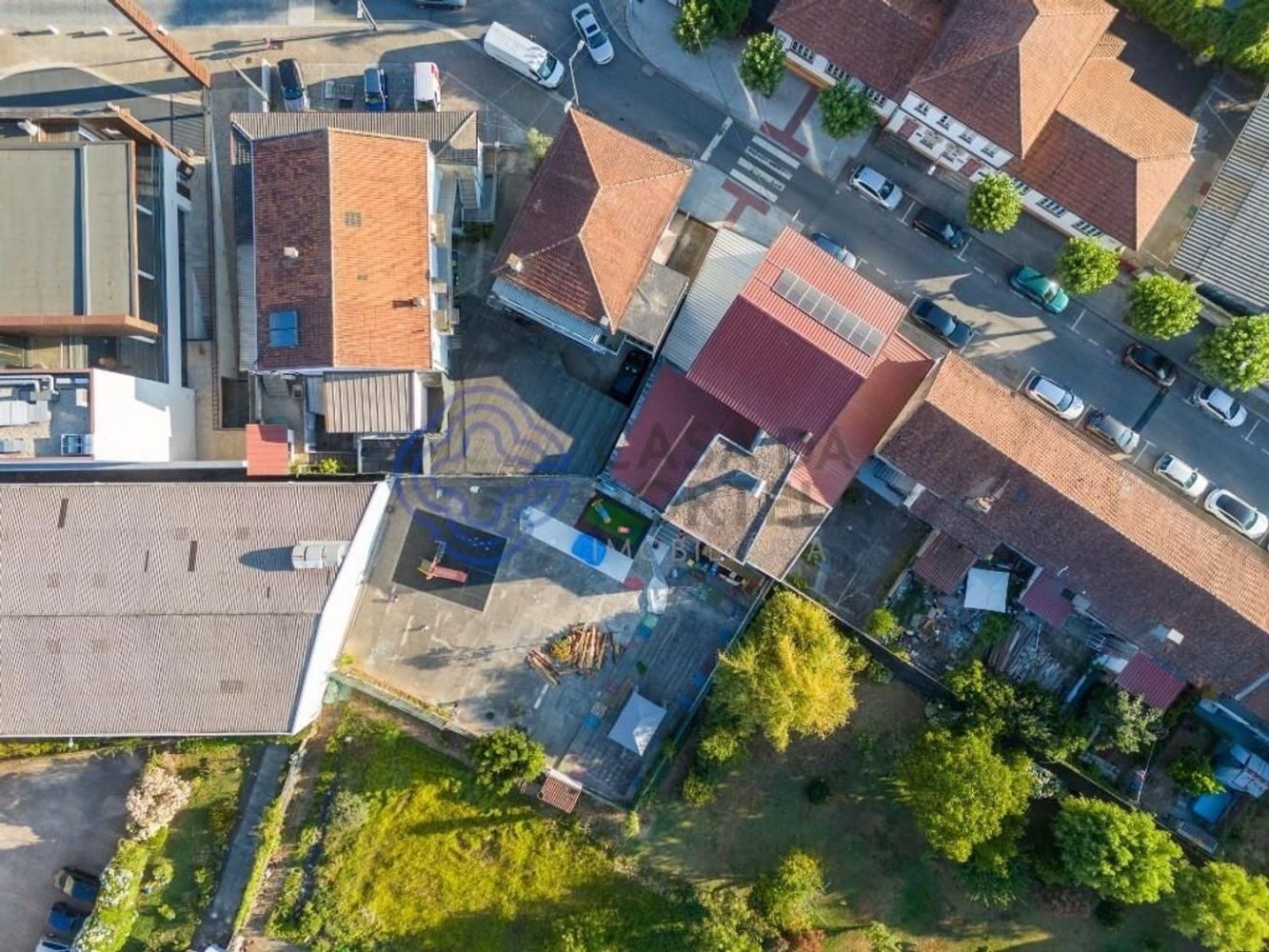 912m² Commercial property in Valongo, Portugal No. 235145