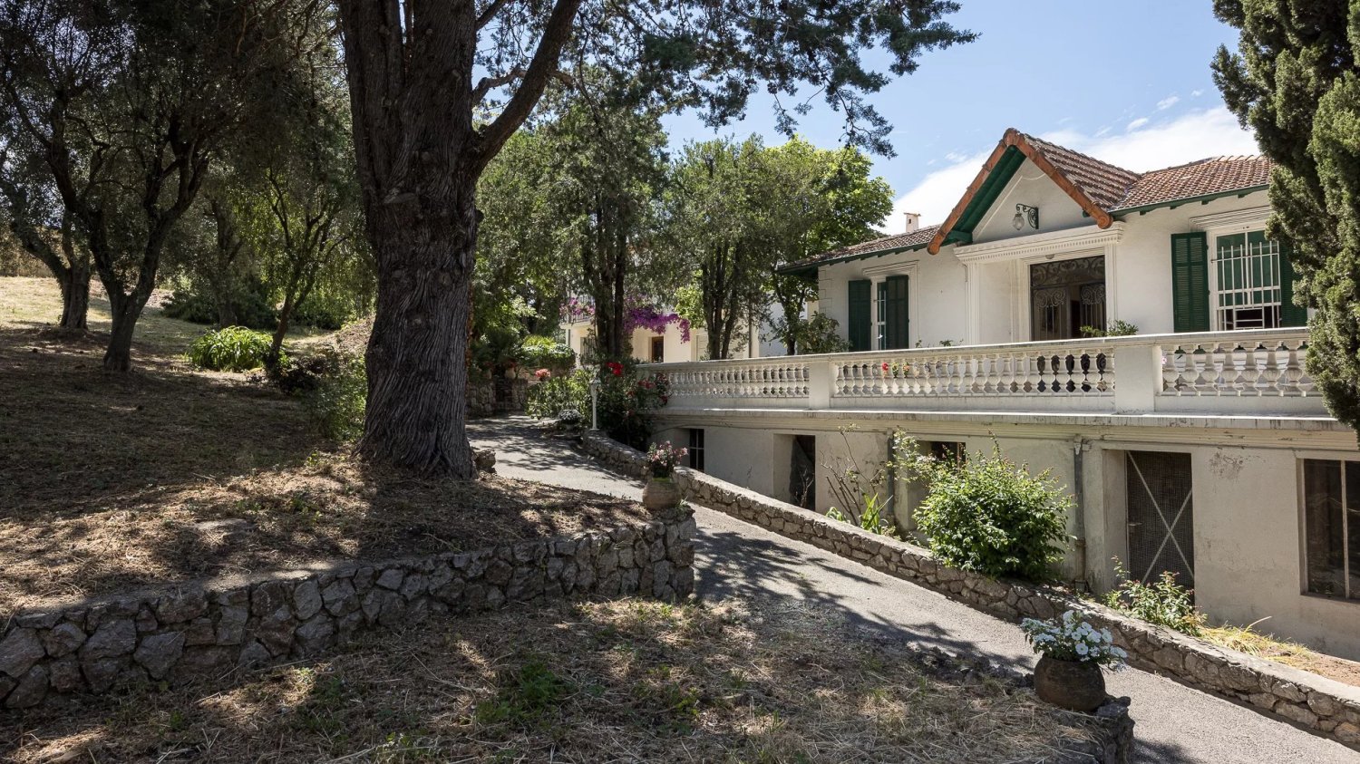 344m² Commercial property in Cannes, France No. 1505