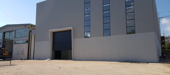 3 rooms Warehouse in Sesto Fiorentino, Italy No. 12030 5