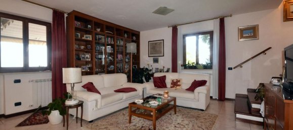 6 rooms Villa in Lucca, Italy No. 114097 4