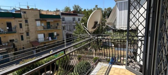 3 rooms Apartment in Naples, Italy No. 150130 3
