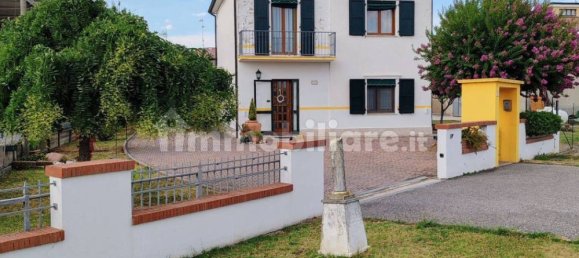 3 bedrooms Villa in Bondeno, Italy No. 303958 2