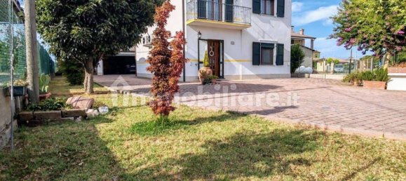 3 bedrooms Villa in Bondeno, Italy No. 303958 3