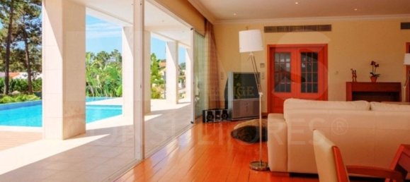 5 bedrooms Villa in Sesimbra, Portugal No. 16132 2