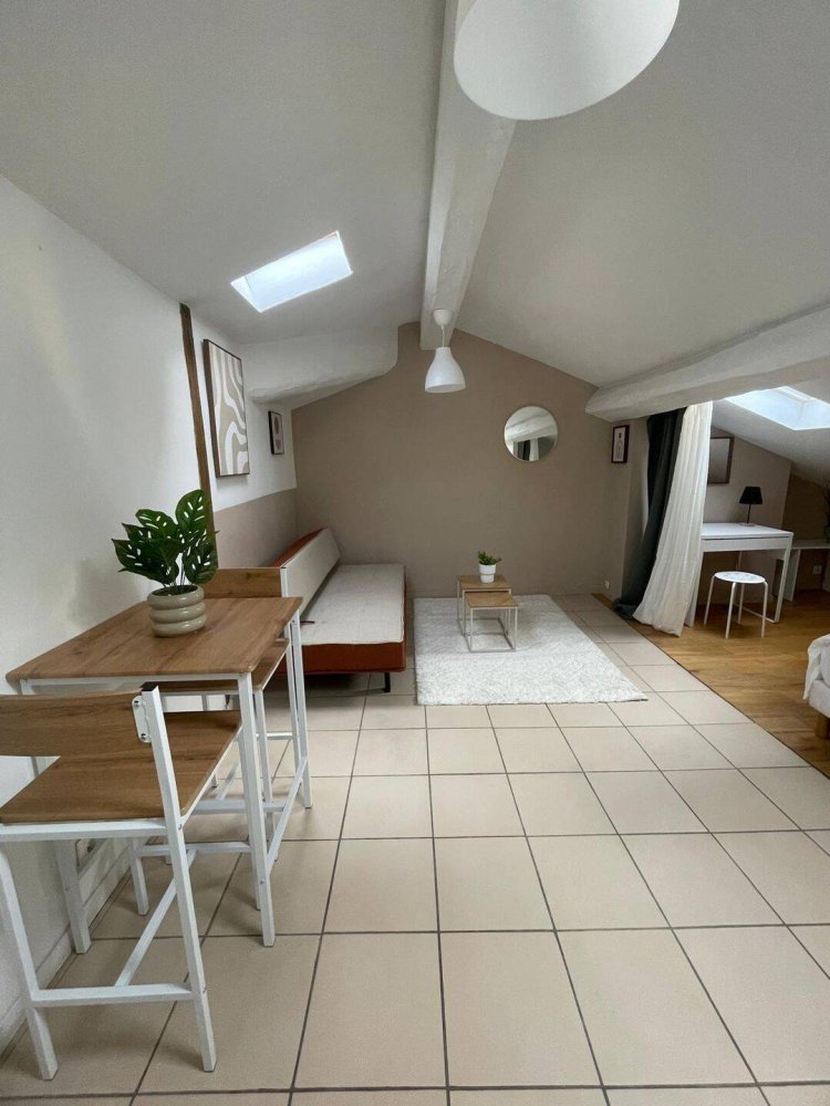 Studio in Saint-Etienne, France, Nr. 360964