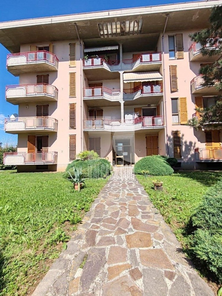 3 bedrooms Apartment in Pontirolo Nuovo, Italy No. 357986
