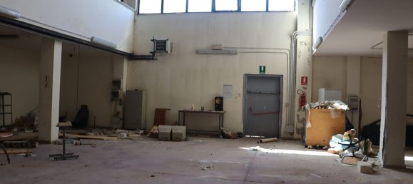 11-salle Entrepôt à Palo del Colle, Italy No. 172379 5
