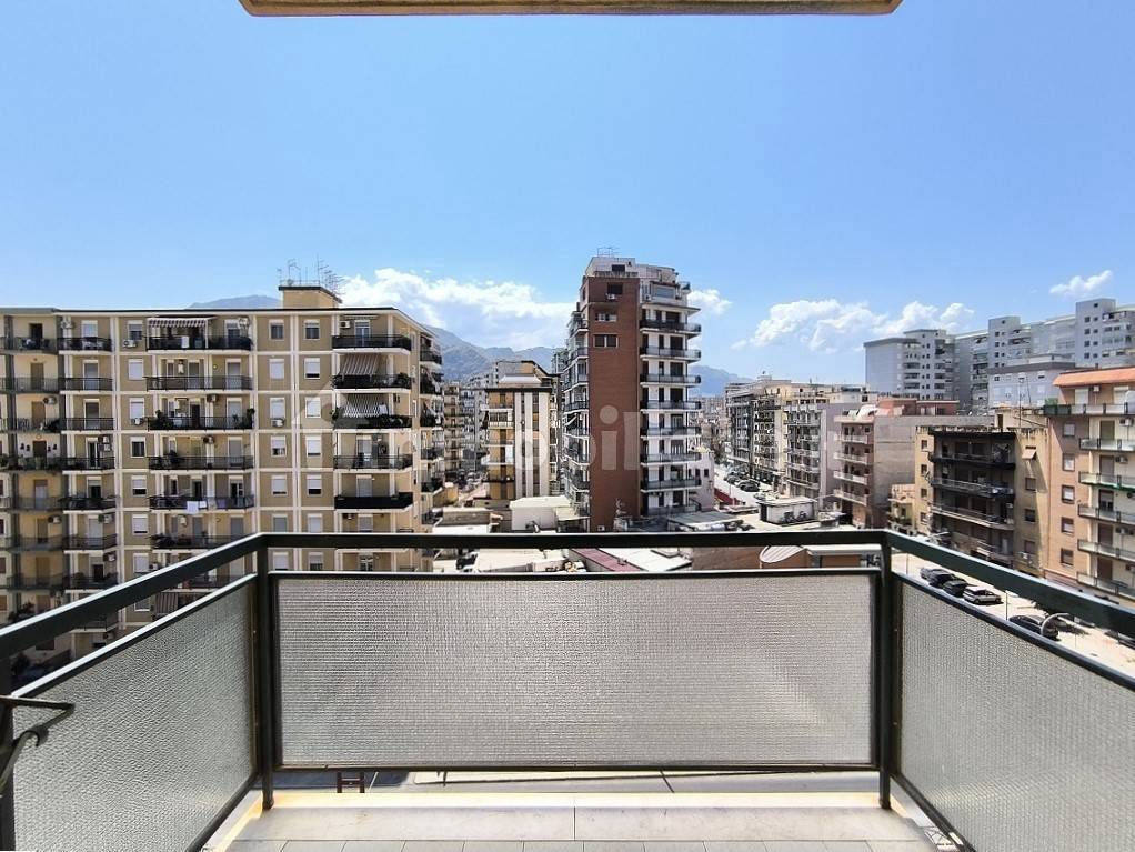 2 bedrooms Apartment in Palermo, Italy No. 321978