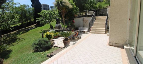 8 bedrooms House in Martinsicuro, Italy No. 156091 10