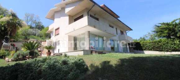 8 bedrooms House in Martinsicuro, Italy No. 156091 2