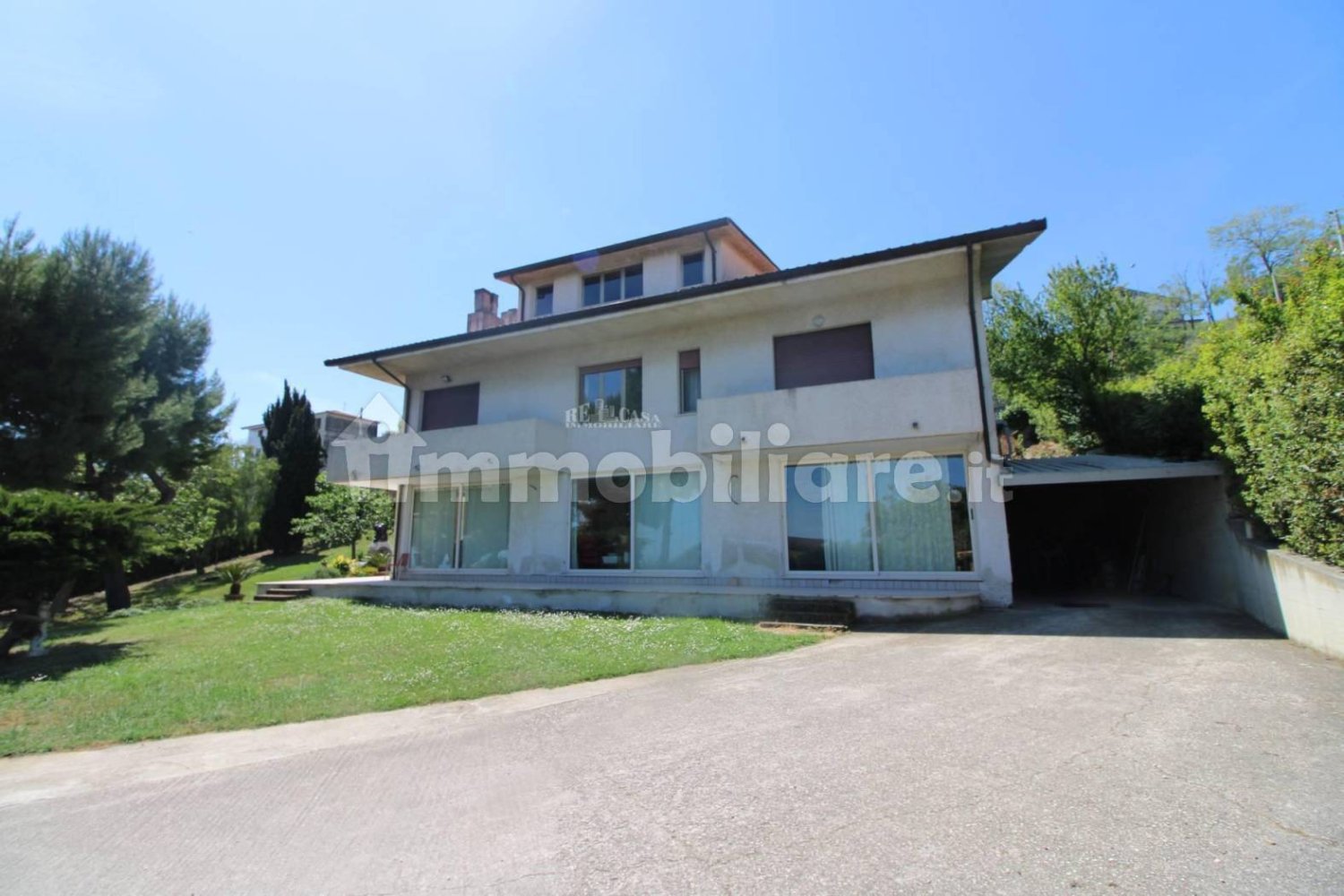 8 bedrooms House in Martinsicuro, Italy No. 156091