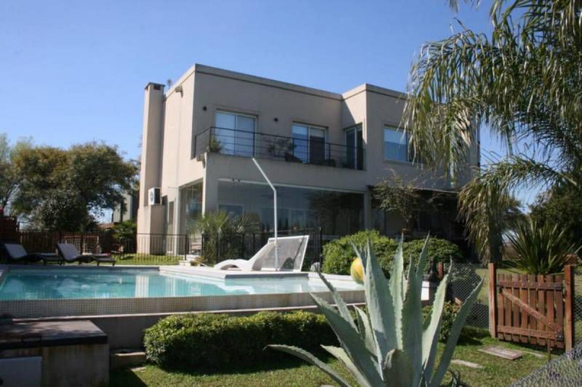 3 bedrooms House in Tigre, Argentina No. 101353