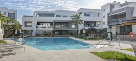 2 bedrooms Apartment in Estepona, Spain No. 189606 2