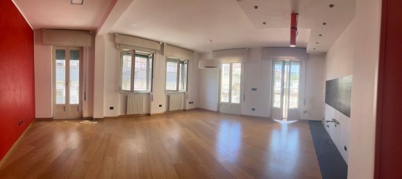 Квартира с 4 спальнями в Фрозиноне, Италия № 325976 2