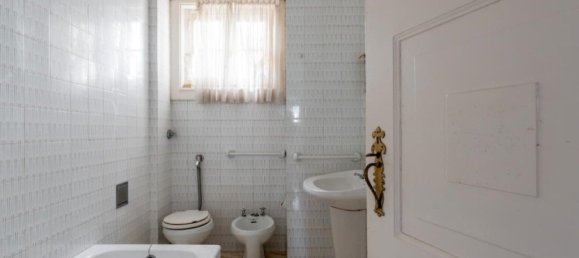 9 bedrooms House in Lisbon, Portugal No. 105141 10