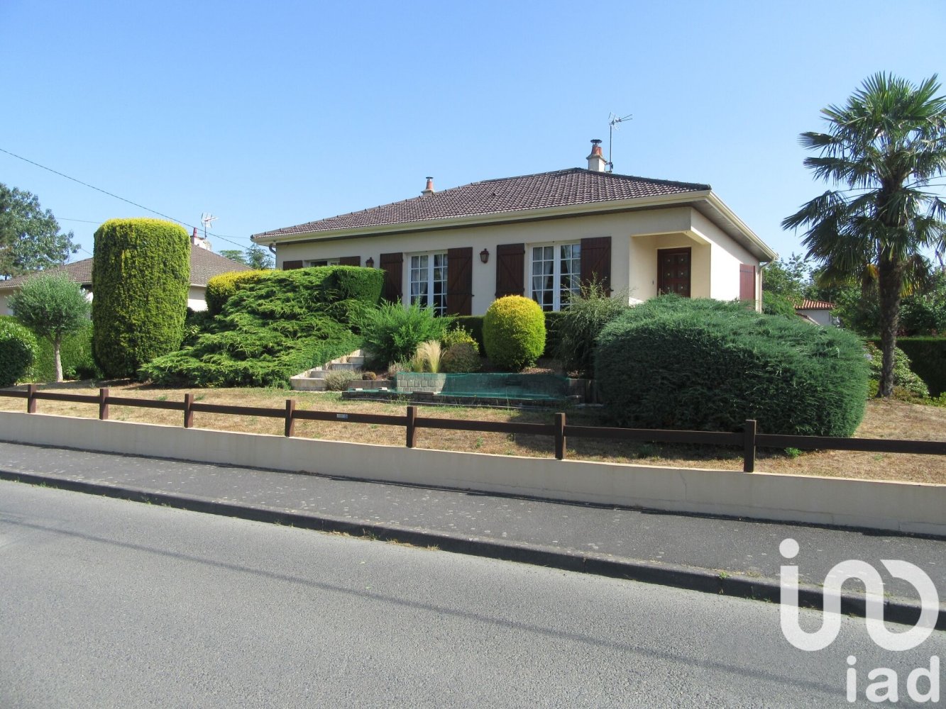 Casa de 4 dormitorios en Bressuire, France No. 276458