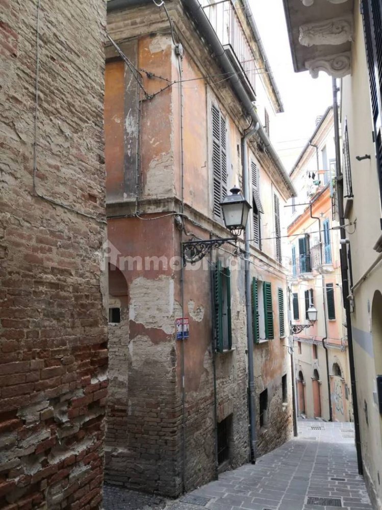 8 bedrooms Villa in Chieti, Italy No. 211791