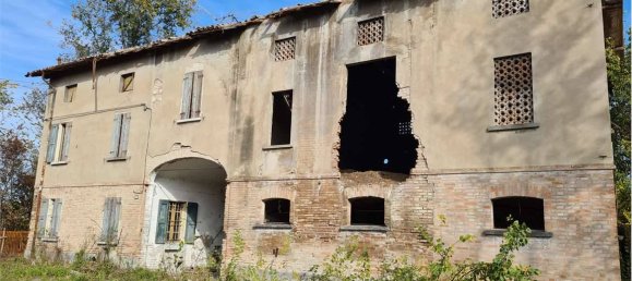 4 bedrooms House in Reggio Emilia, Italy No. 163159 3