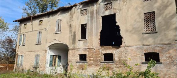 4 bedrooms House in Reggio Emilia, Italy No. 163159 2