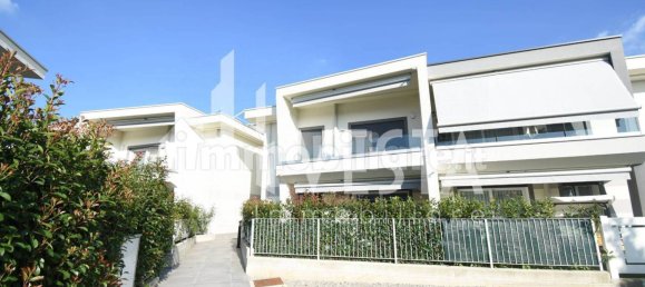 28m² Garage in Ronco Briantino, Italy No. 323698 8