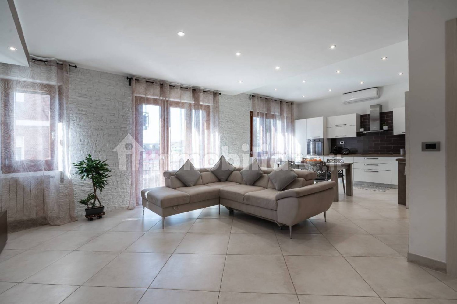 Apartamento T2 em Monza, Italy N.º 226818