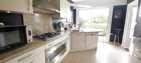 3 bedrooms House in Villeneuve-d'Ascq, France No. 53623 4