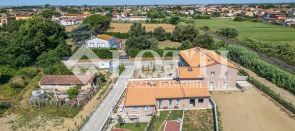 Вилла с 5 комнатами в Кашина, Италия № 270367 13