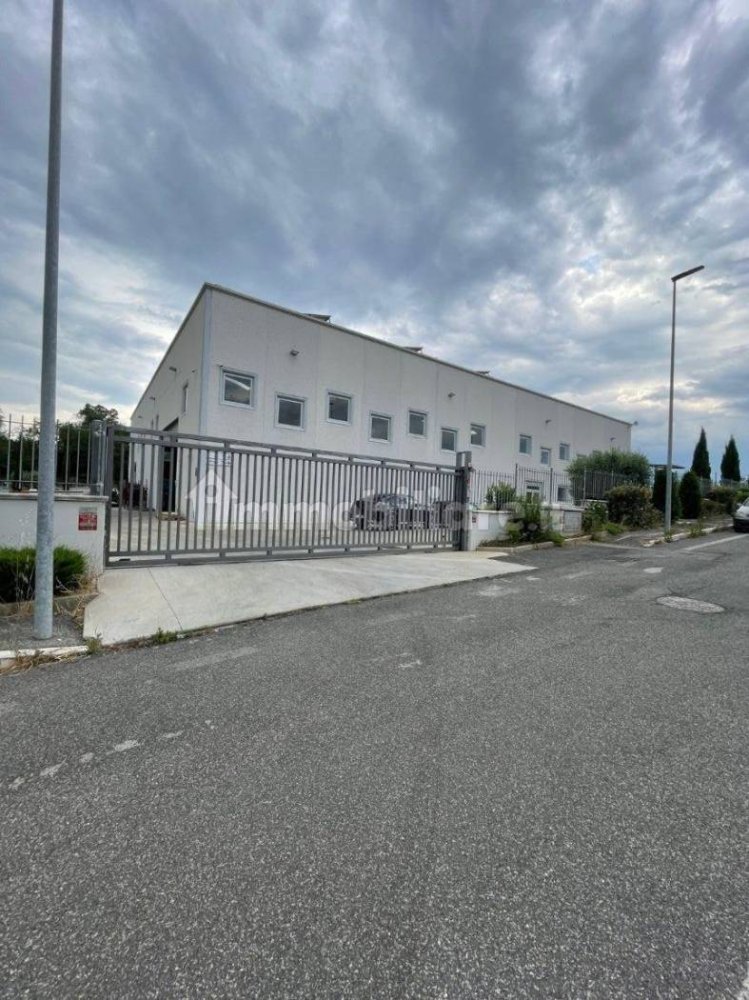 Склад 1930м² в Гуидония Монтечельо, Италия № 269092