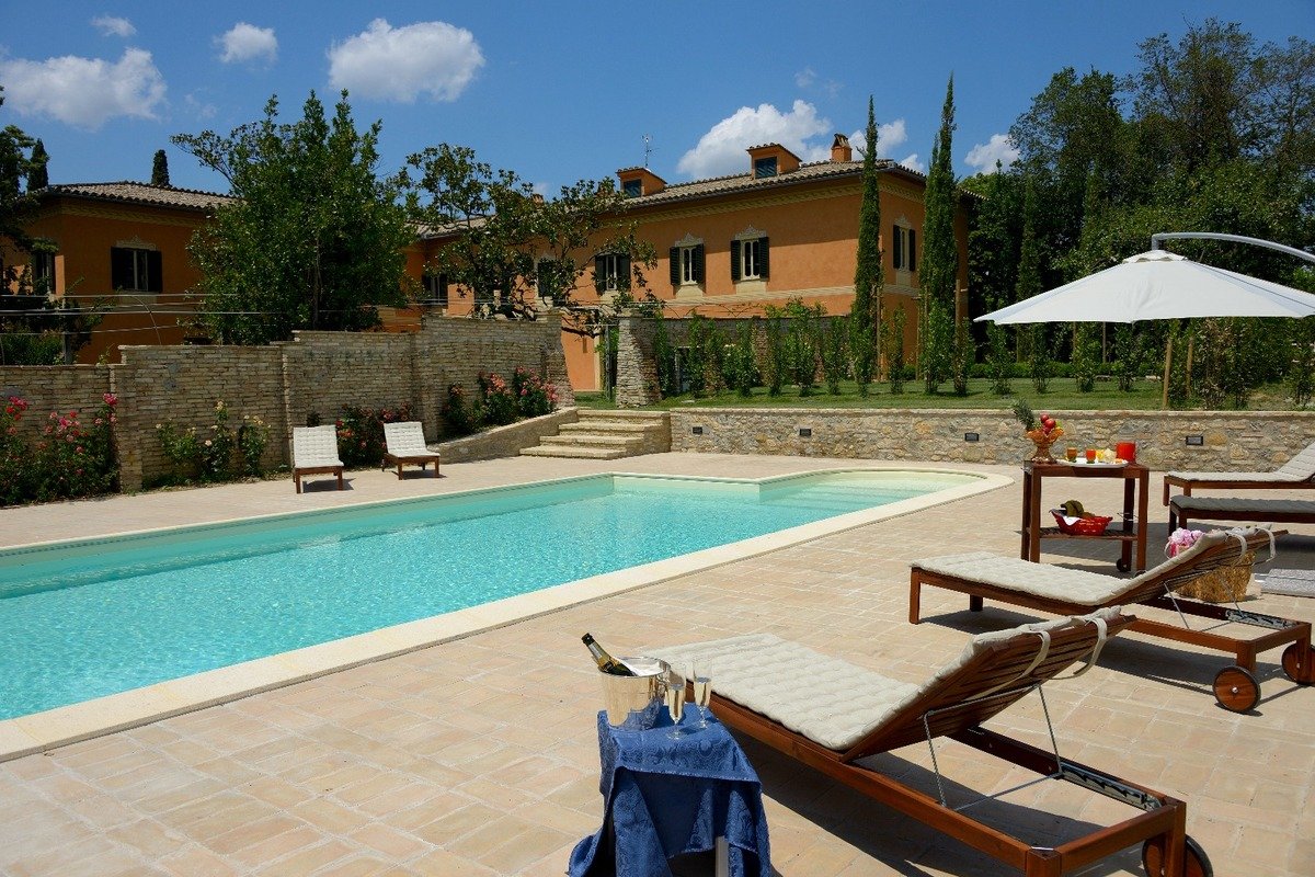 6 bedrooms Villa in Perugia, Italy No. 260461
