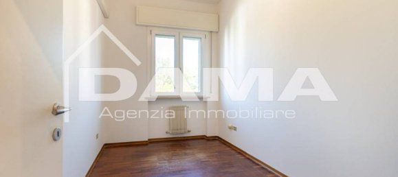 Apartamento de 3 dormitorios en Forlì, Italy No. 193236 8
