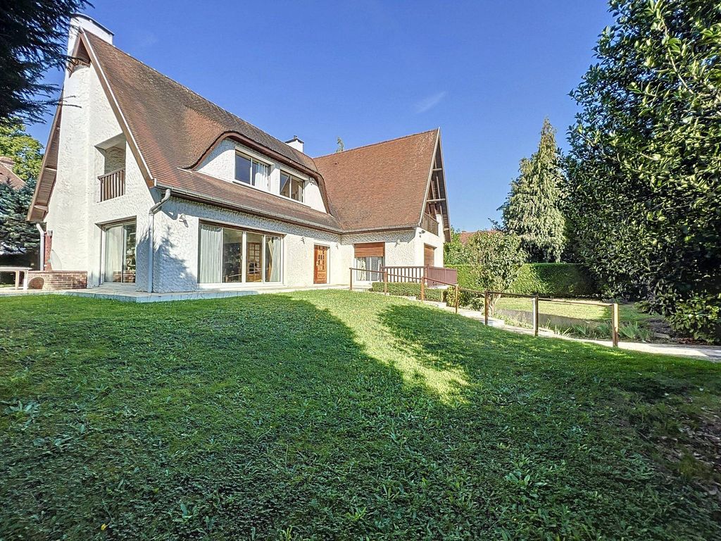 Casa de 5 dormitorios en Vaucresson, France No. 177086