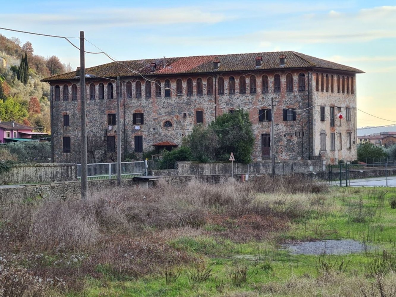  بناية في Pescia, Italy 2000متر مربع رقم 131736