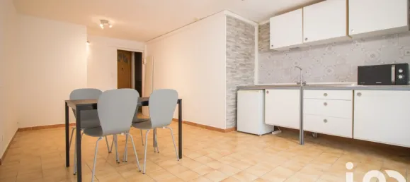 Estudio en Servian, France No. 323769 2