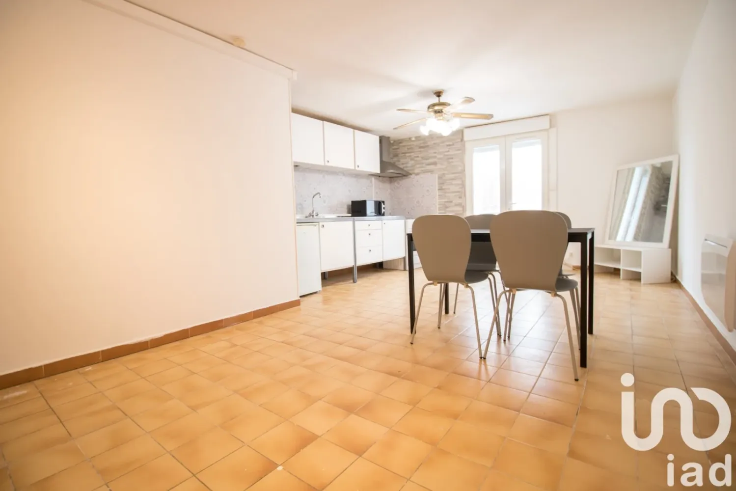 Estudio en Servian, France No. 323769