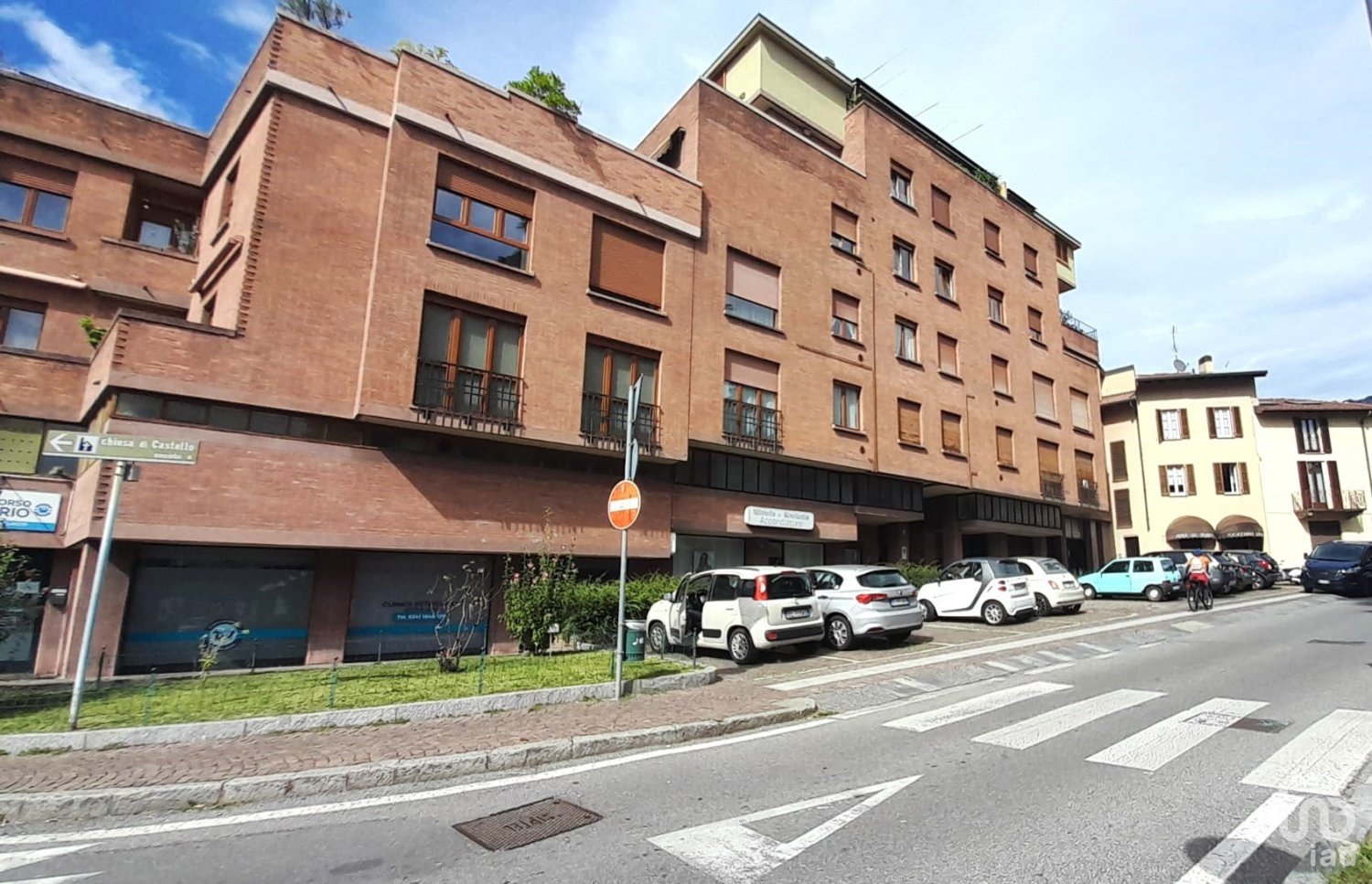 1 room Commercial property in Lecco, Italy No. 210845