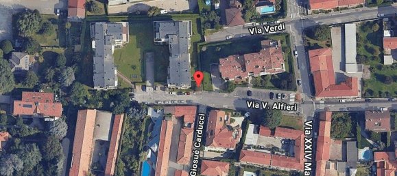 Квартира с 4 спальнями в Бовизио Машаго, Италия № 281693 2