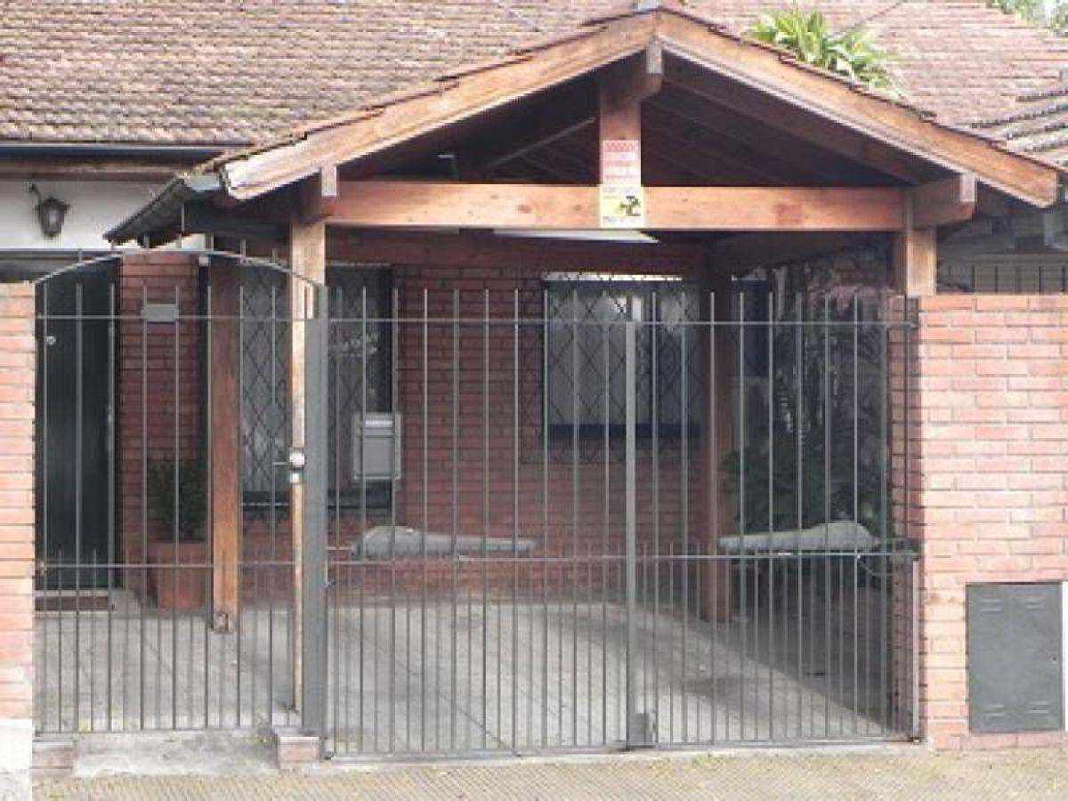 2 bedrooms House in Vicente Lopez, Argentina No. 17118