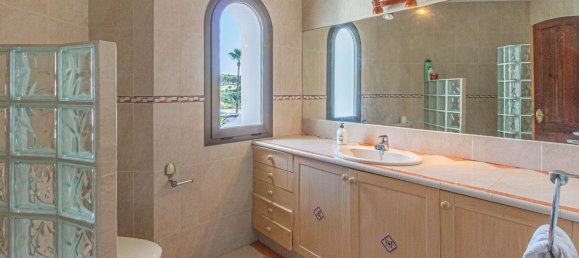 5 bedrooms Villa in Cadiz, Spain No. 137842 11