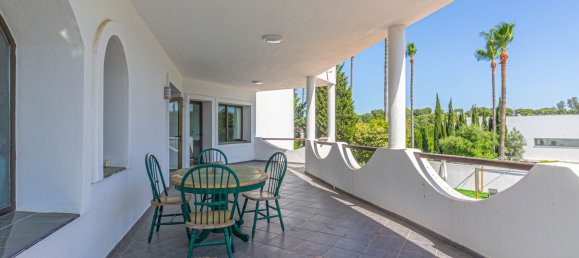 5 bedrooms Villa in Cadiz, Spain No. 137842 2