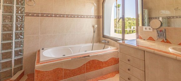 5 bedrooms Villa in Cadiz, Spain No. 137842 18