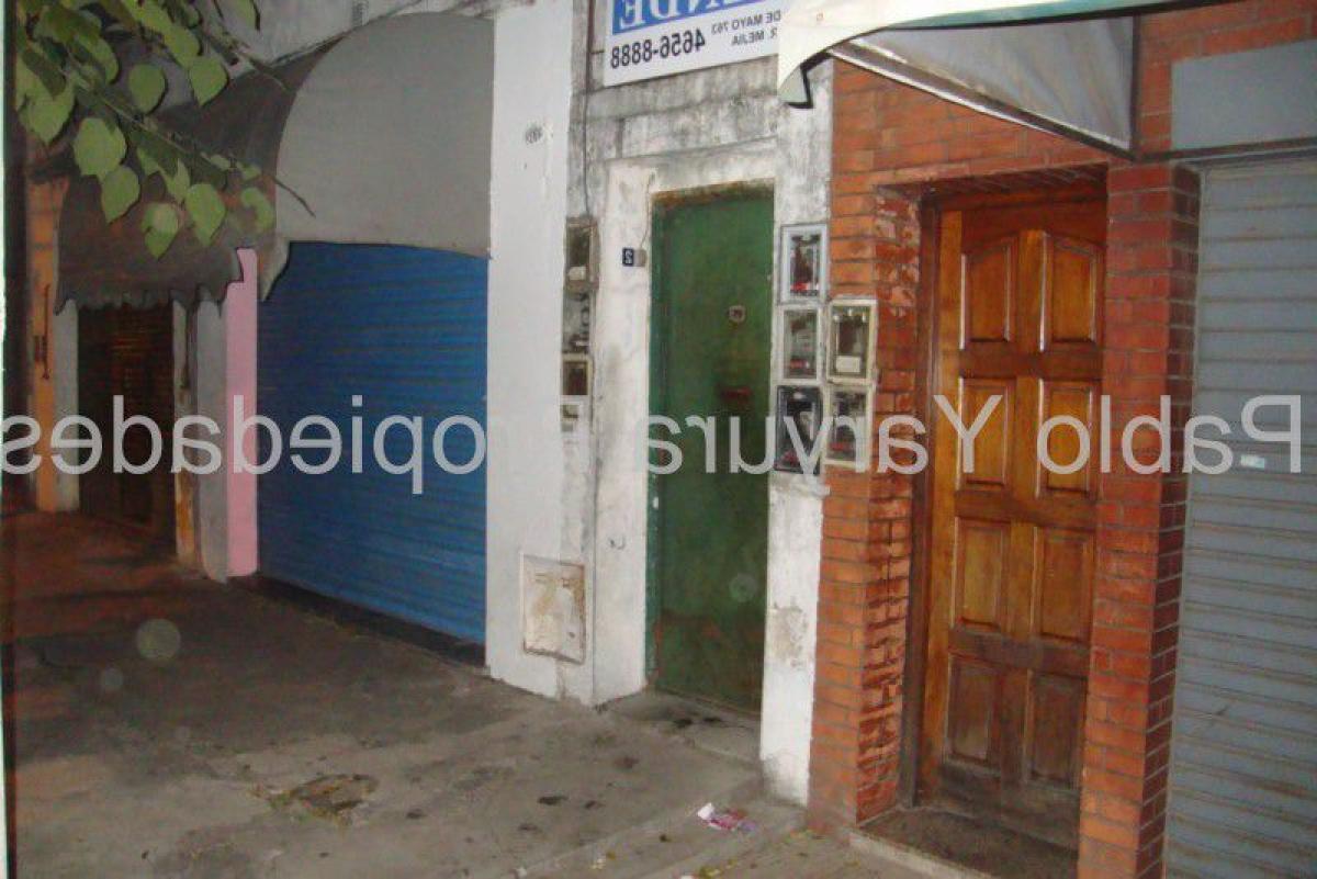 Apartamento de 2 dormitorios en Tres de Febrero, Argentina No. 12396