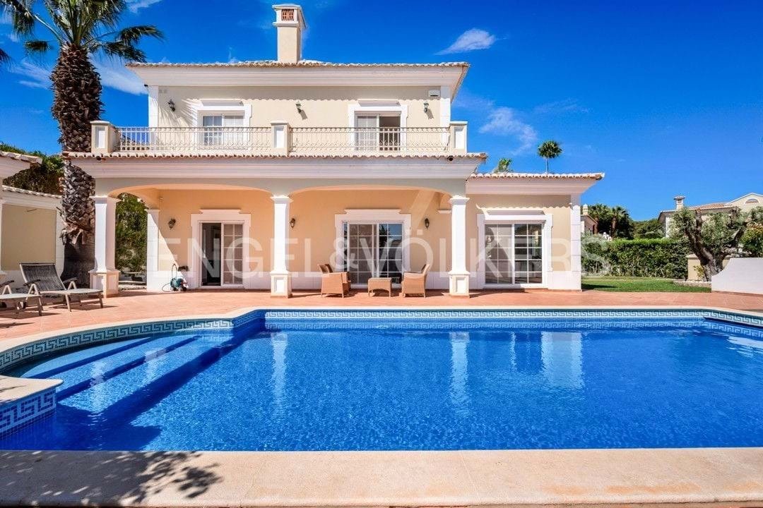 4 bedrooms Villa in Loule, Portugal No. 122086