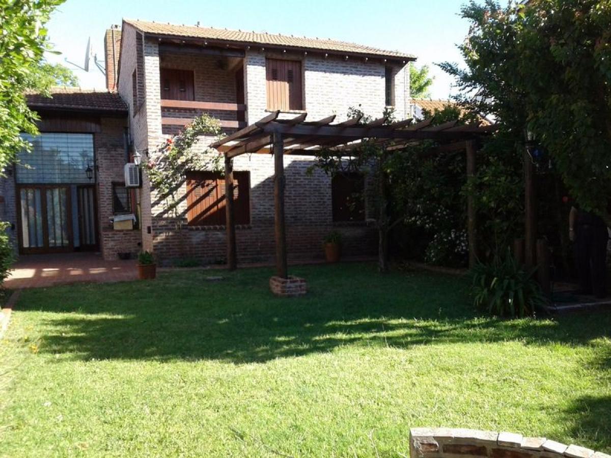 4 bedrooms House in Mar del Plata, Argentina No. 81370