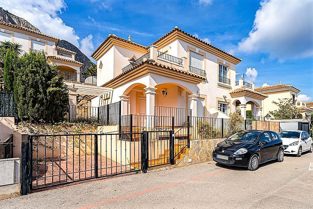 Таунхаус с 3 спальнями в Полоп, Испания № 4535